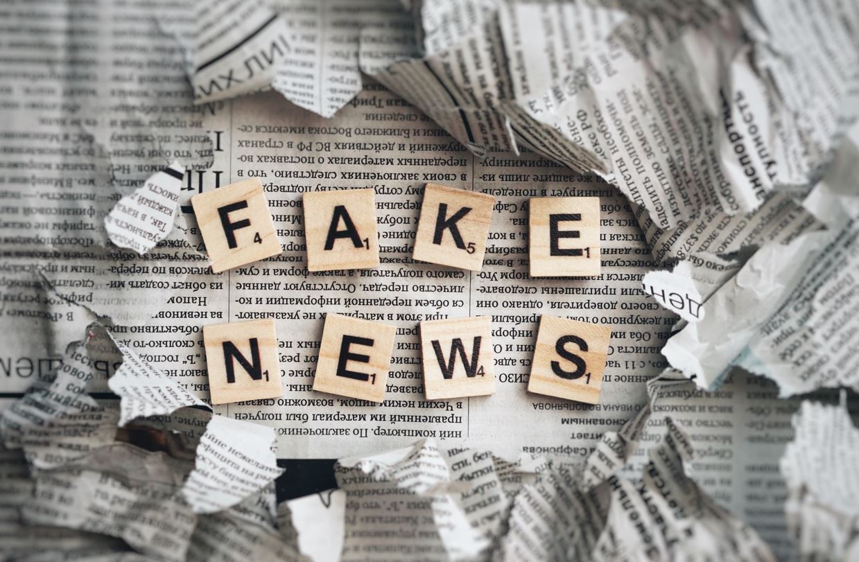 FAKE NEWS? Qual é o significado e a tradução da expressão?