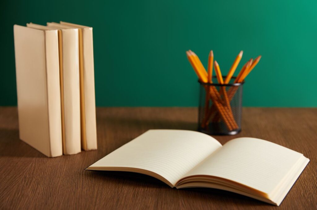 livro didático aberto, manual do candidato