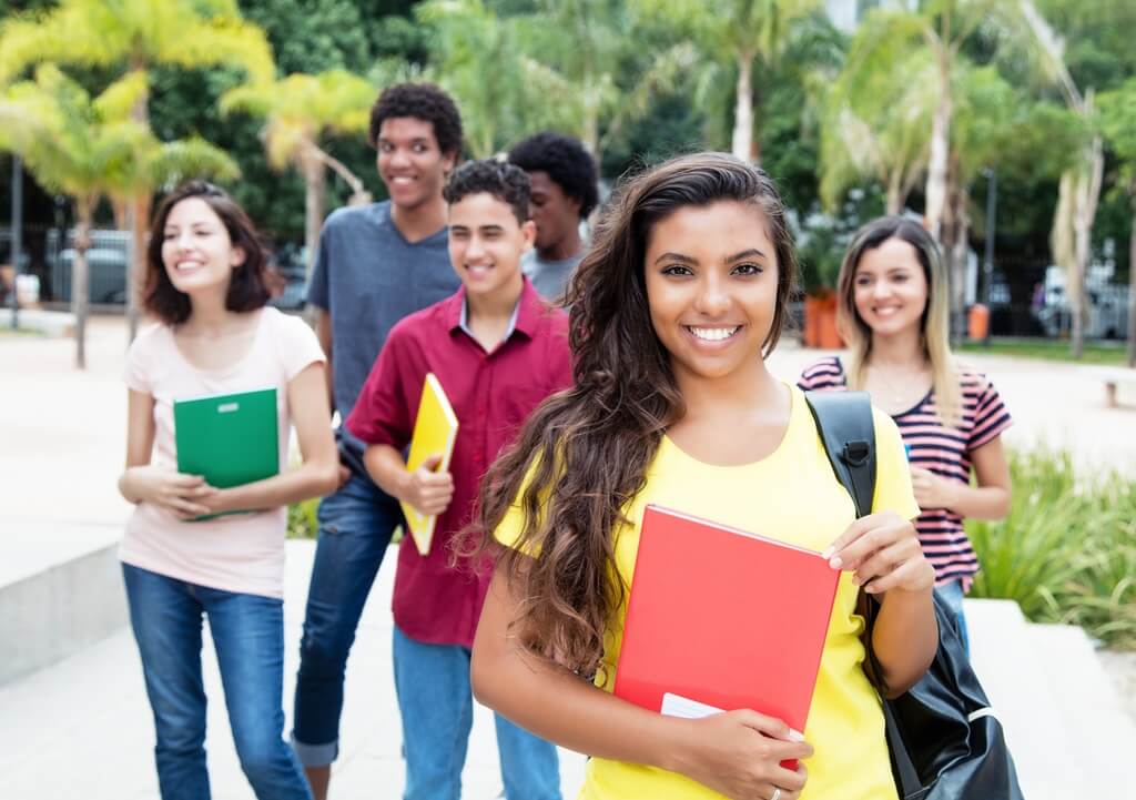 estudantes em universidade