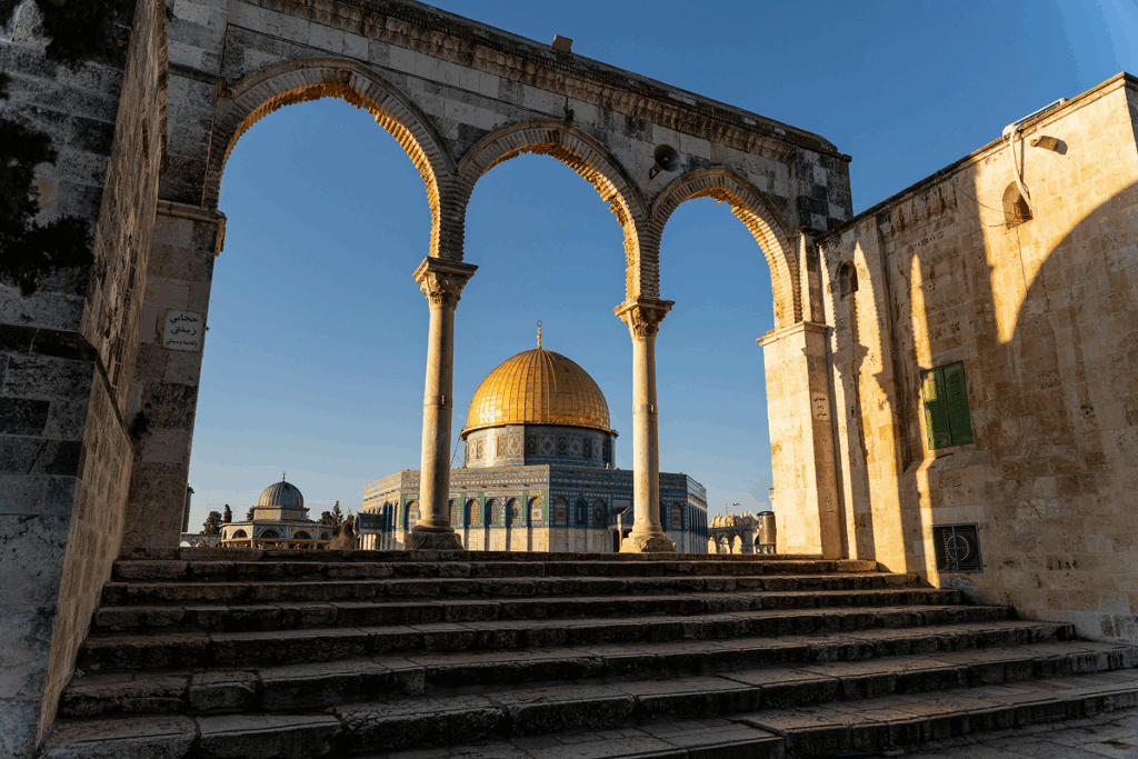 Cúpula da Rocha na Cidade de Jerusalém. Guerra Israel Palestina.