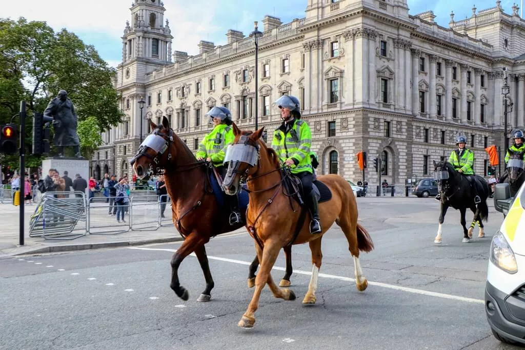 Explore as datas comemorativas da Inglaterra e suas tradições 3 cavalaria inglesa
