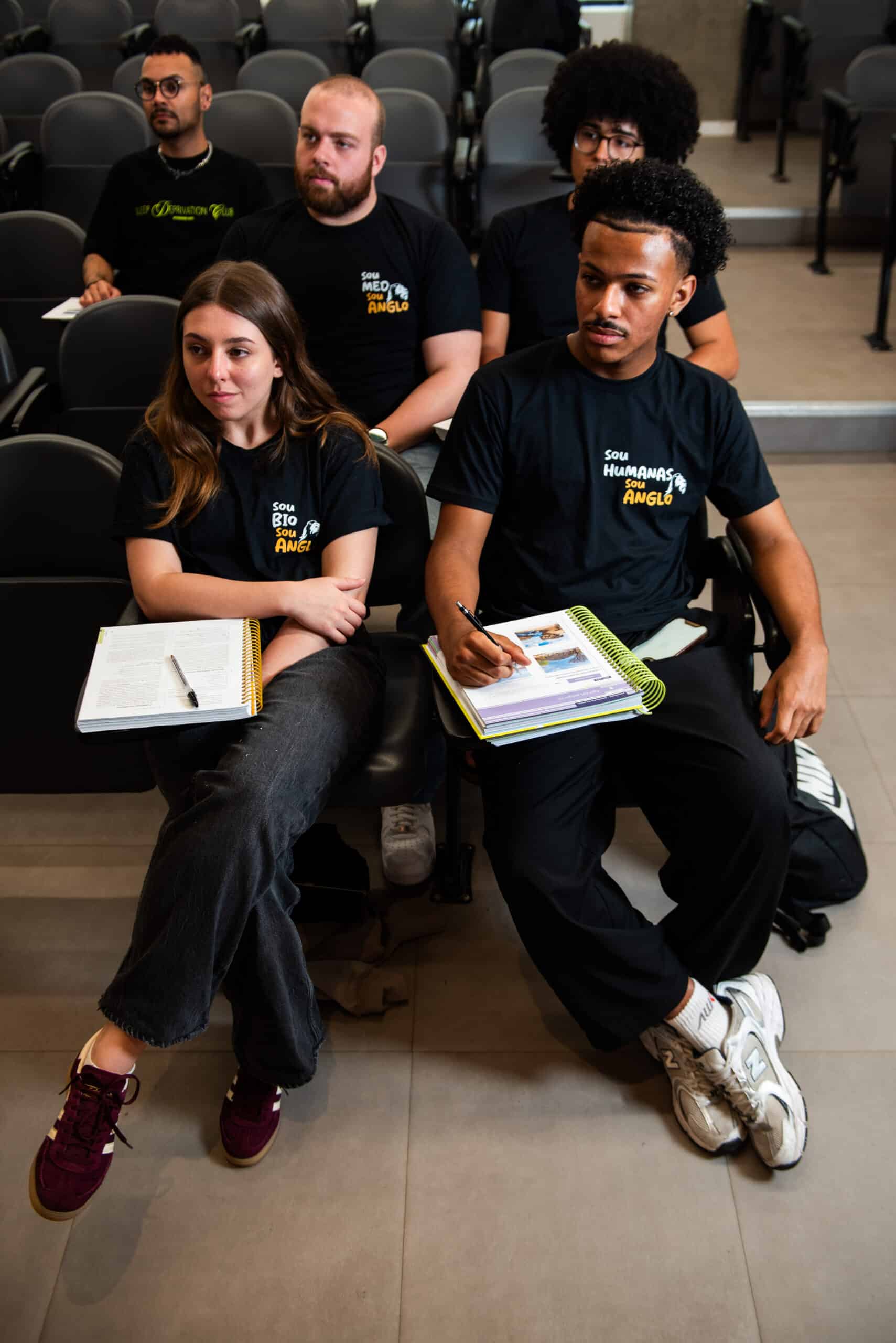 Estudantes do Anglo em sala de aula